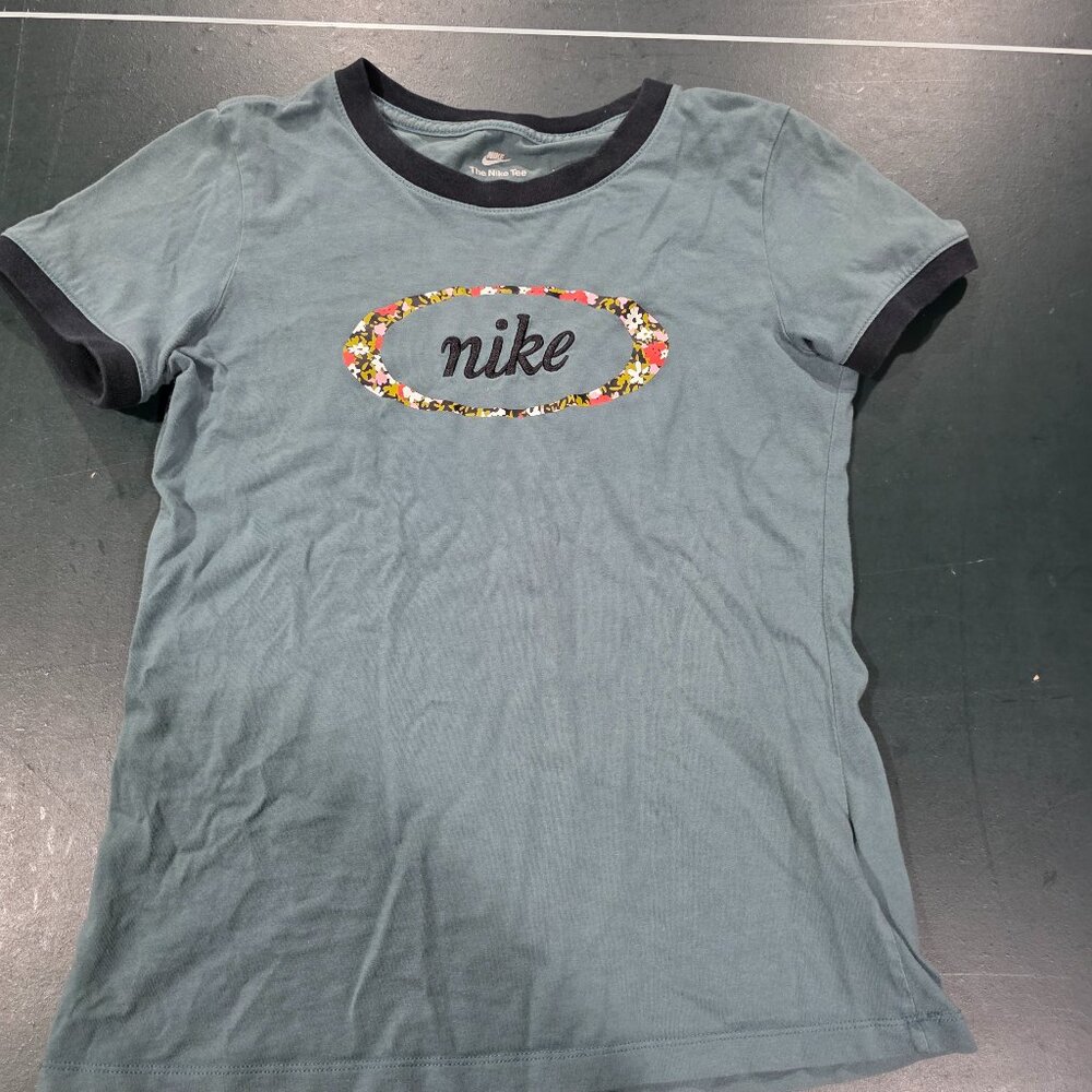 Nike t-shirt Size XS Teal Green